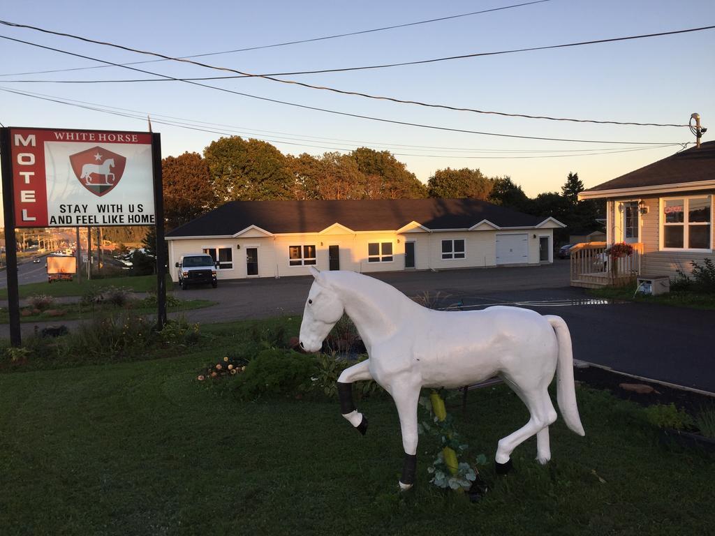 The White Horse Motel Cornwall Εξωτερικό φωτογραφία
